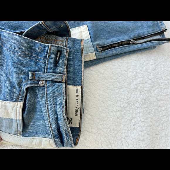 Rag and bone jeans size 25 with zipper and leather like-accent stripes - Picture 2 of 2